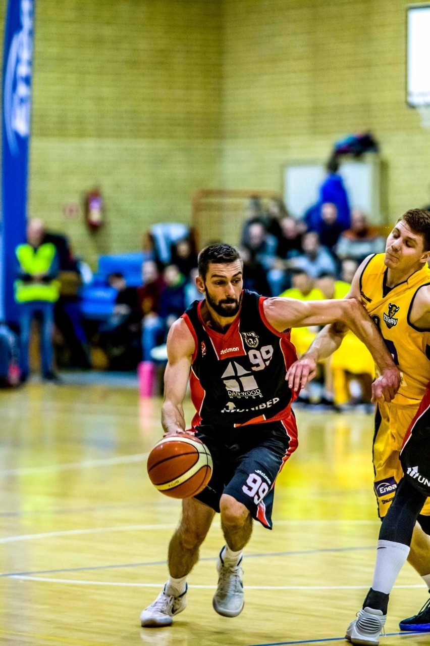 Mecz II ligi koszykówki Żubry Białystok - Tur Basket Bielsk...