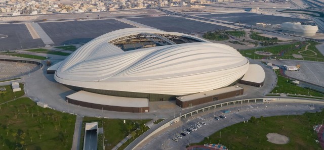 W bliskim sąsiedztwie Al Janoub Stadium zaplanowano m.in. hale widowiskowe, korty tenisowe, hotel, boiska do koszykówki itp.