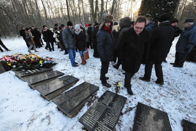Tradycyjnie członkowie mniejszości oddadzą hołd ofiarom Tragedii Górnośląskiej w ostatnią niedzielę stycznia w Łambinowicach - w kościele i na cmentarzu ofiar powojennego obozu.