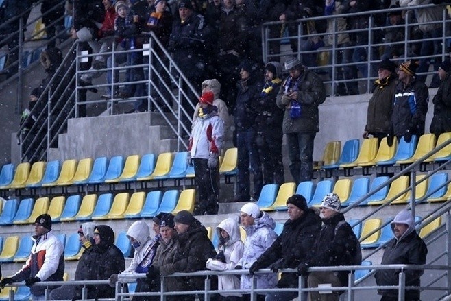 Kibice Arki protestują także podczas zimowych sparingów