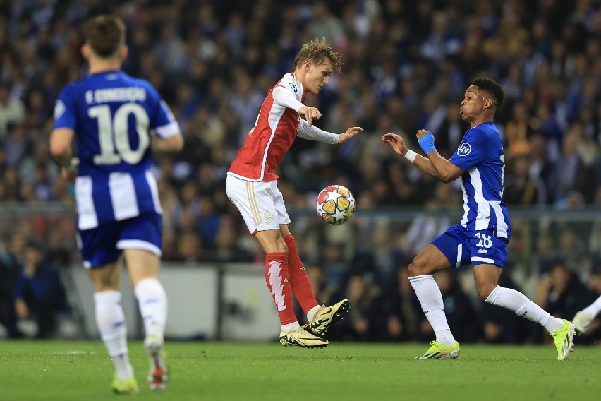 Liga Mistrzów. Bramka w ostatnich sekundach meczu Porto - Arsenal. 40-letni Pepe daje radę na środku obrony. Jakub Kiwior zagrał 90 minut