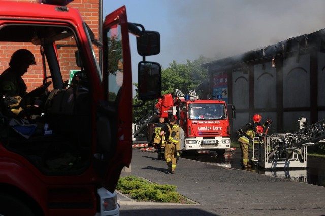 21 czerwca o godzinie 6 nad Chorzowem widniały wielkie kłęby czarnego dymu. Przy ulicy Piotra Skargi zapaliła się hala magazynowa i warsztat samochodowy.