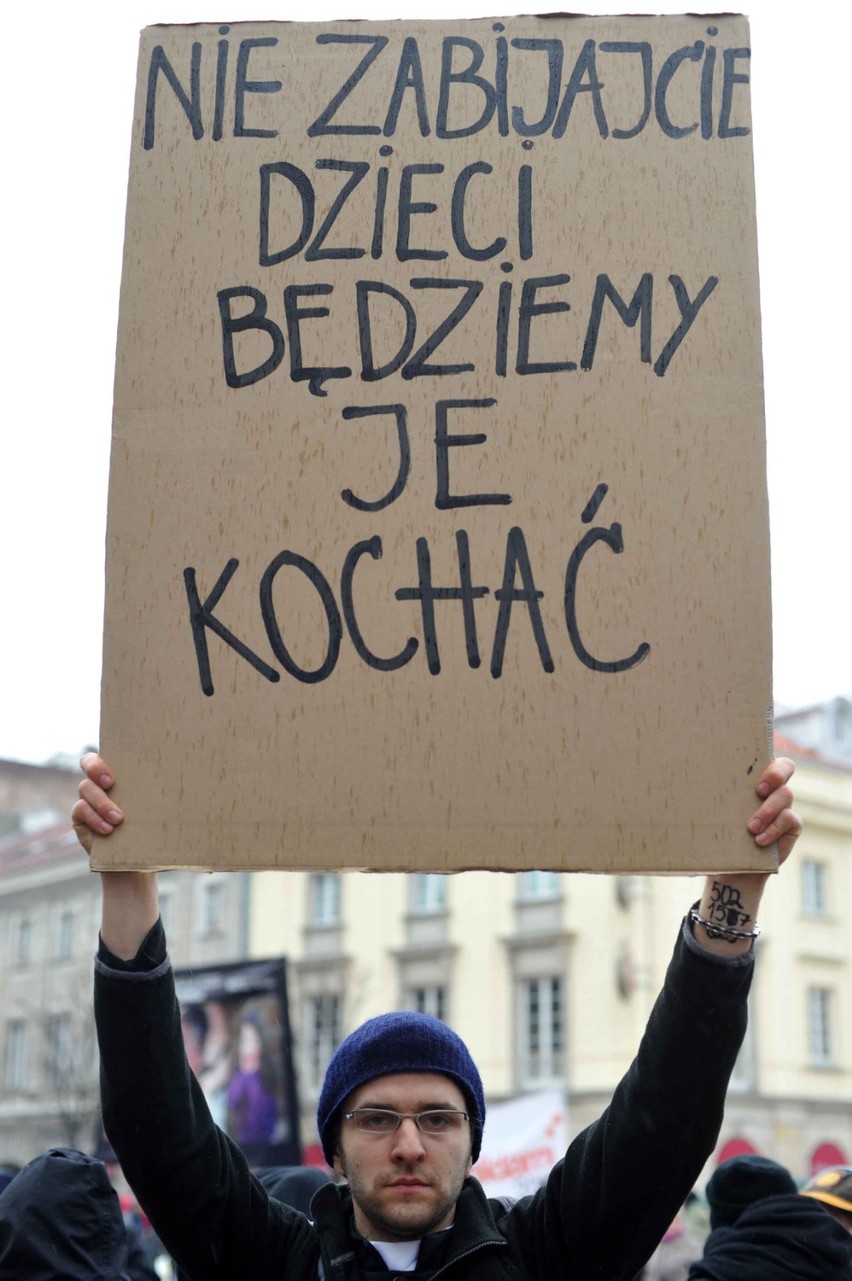 Manifa 2016 w Warszawie. Na zdjęciu: kontrmanifestanci