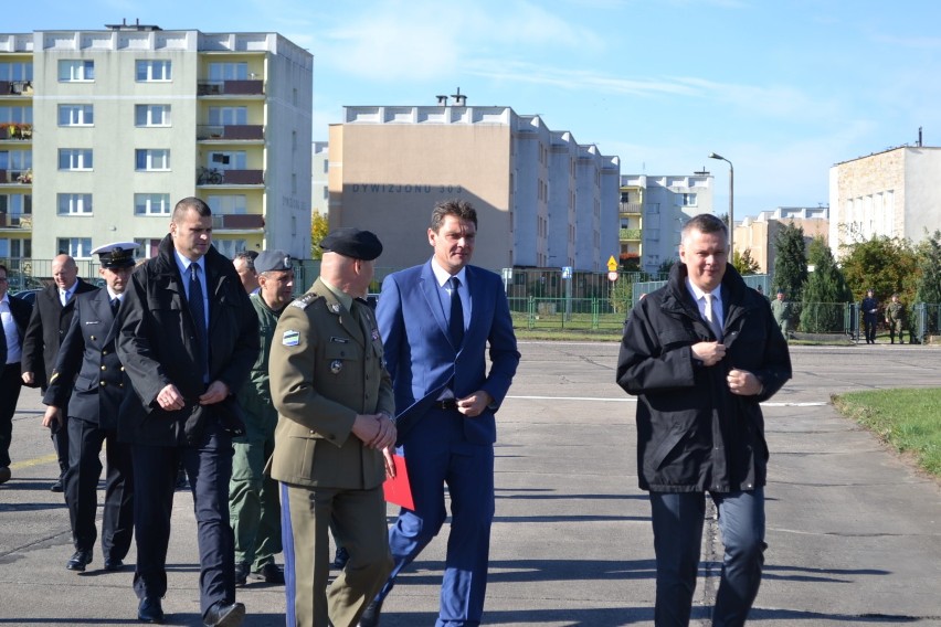 Minister Obrony Narodowej Tomasz Siemoniak podczas wizyty w...