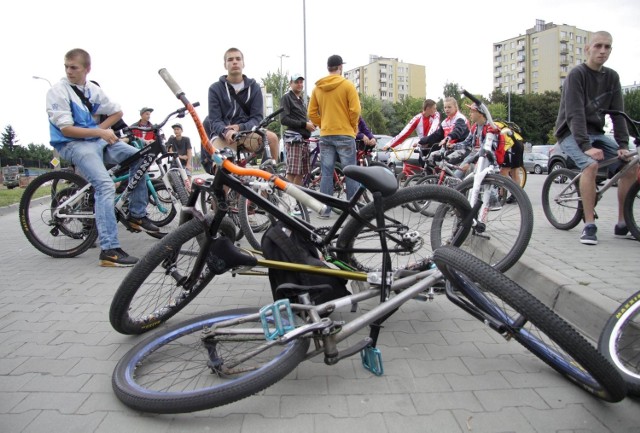 Kilkudziesięciu riderów zjawiło się w piątek pod Globusem