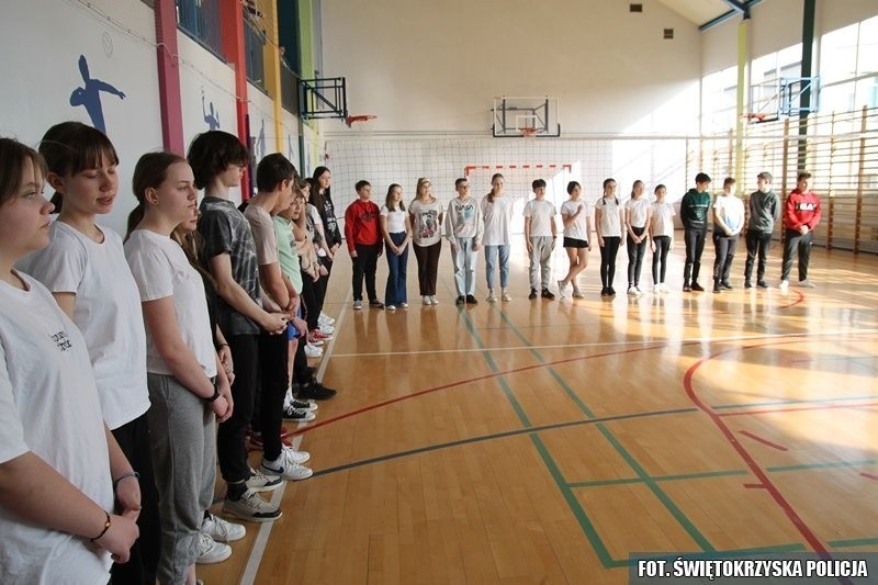 Dzielnicowy i turniej siatkówki w zespole szkół w Bukowie. Zobacz zdjęcia