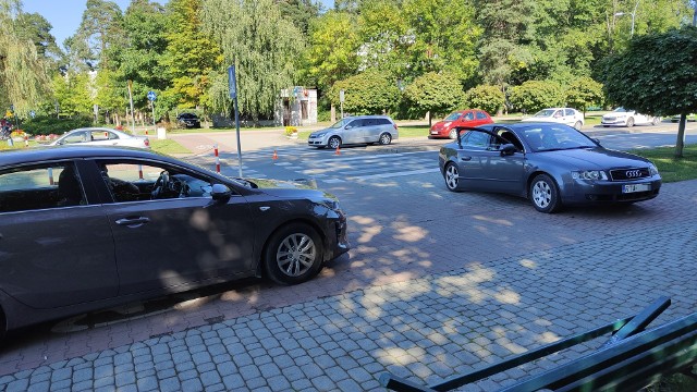 Na miejscu wypadku w Stalowej Woli i audi, które potrąciło wózek z dzieckiem