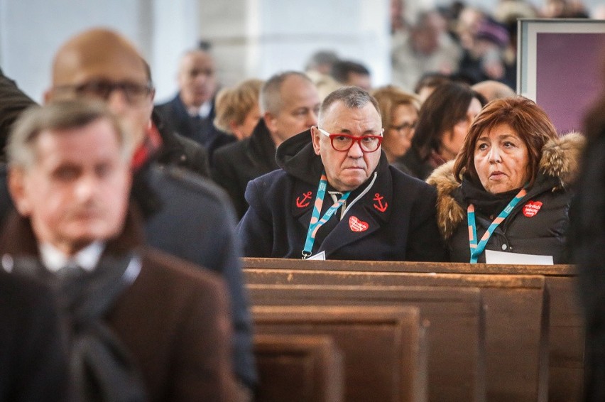 Politycy, samorządowcy, społecznicy na pogrzebie prezydenta Gdańska. 3,5 tysiąca osób w Bazylice Mariackiej!  