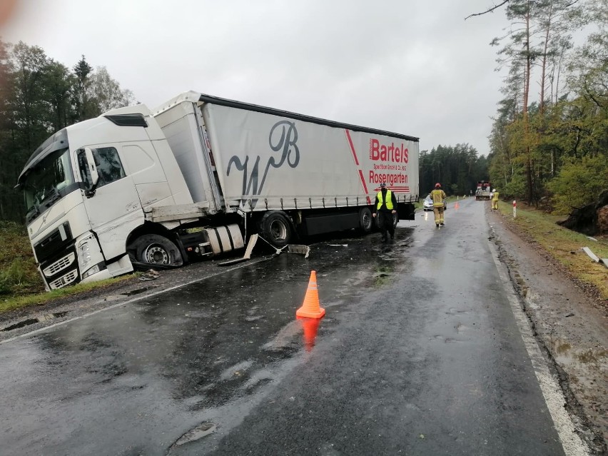 Zderzenie ciężarówek w pobliżu Myszyńca, 15.10.2020