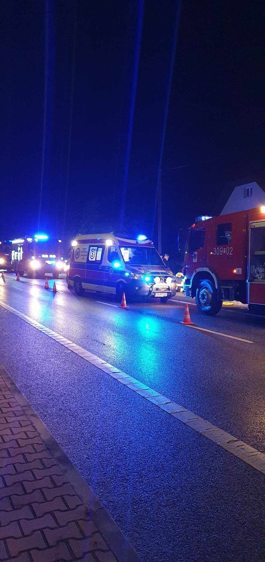 Areszt po wypadku w Bielinach, w którym zginęli trzej mężczyźni. 19-letni kierowca trafił za kraty