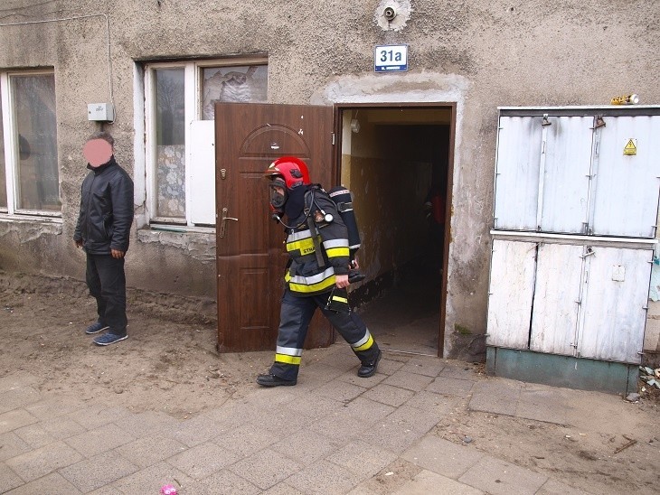 Pożar przy ul. Moniuszko w Białogardzie. Ogień pojawił się w...