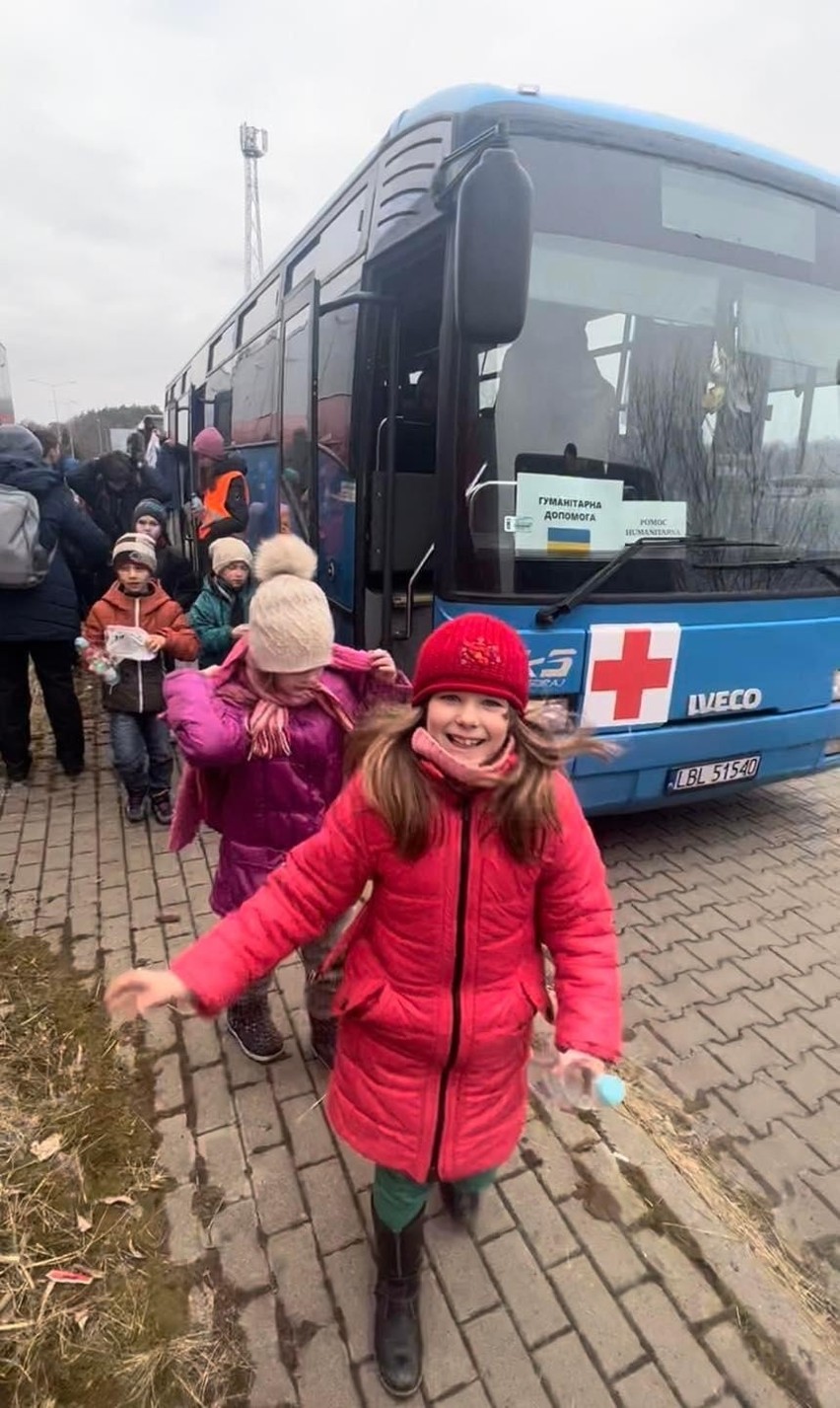 PKS Biłgoraj wspiera uchodźców. Autobusy pomogły m.in. w ewakuacji dzieci z domów dziecka w Ukrainie