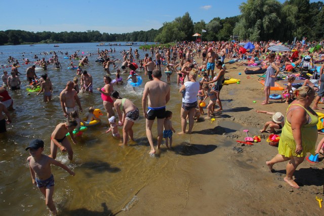 Po fali upałów w sobotę i niedziele mieszkańcy Wielkopolscy będą mogli nieco odetchnąć. W weekend temperatura powietrza spadnie poniżej 30 stopni Celsjusza.Przejdź do kolejnego zdjęcia --->