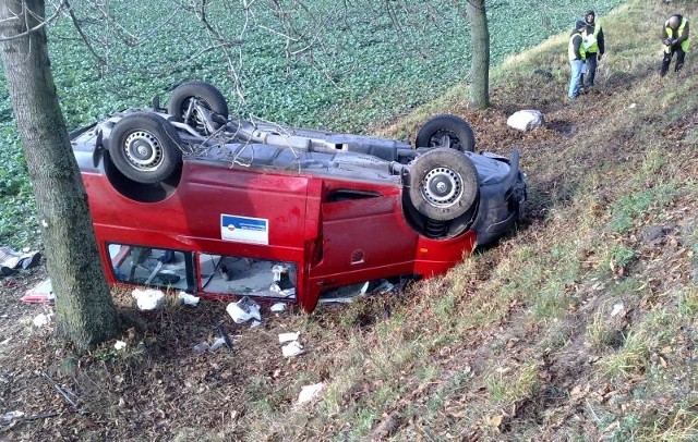 Do tragicznego wypadku doszło dziś w Ryńsku pod Wąbrzeźnem. Jedna osoba nie żyje, osiem jest rannych. Pojazd przewoził pensjonariuszy DPS.