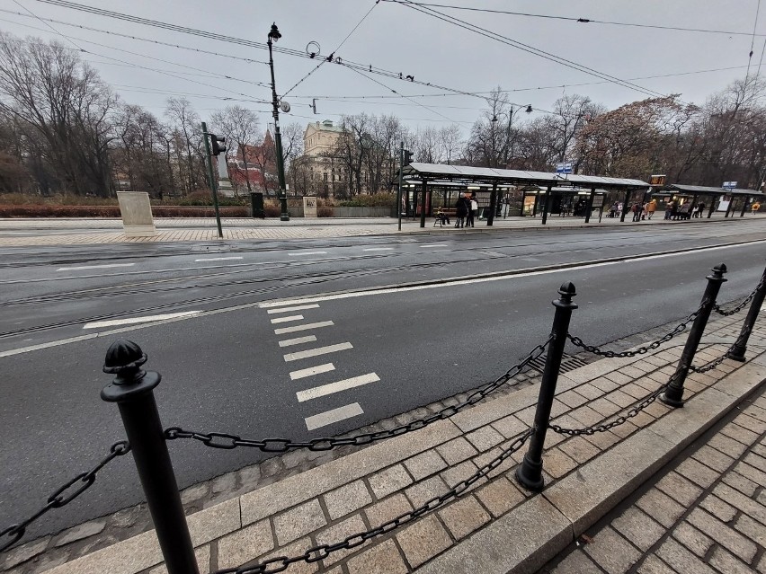 Kraków. Wnioskują o przejścia dla pieszych na skrzyżowaniu ulic Lubicz, Westerplatte, Basztowej i Pawiej