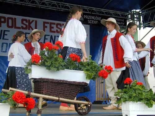 Na festiwalowej scenie Zespół Pieśni i Tańca "Siedlecanie" z Siedlca - woj. małopolskie, który bardzo podobał się publiczności