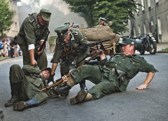 W poniedziałek, 1 sierpnia, uroczystości w Parku im. Powstańców Warszawskich w Sianowie zaczną się o godz. 17. Zaplanowano m.in. inscenizację historyczną.