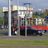 Na rondzie Toruńskim samochód osobowy zderzył się z tramwajem