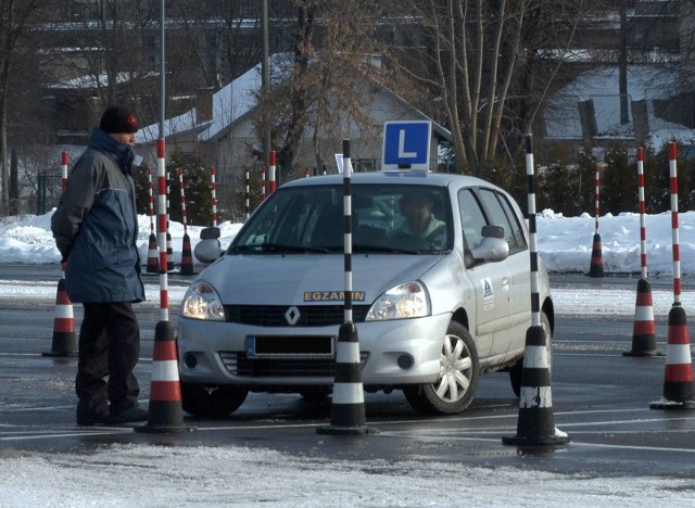 Tak się zdaje egzaminy na prawo jazdy w Krośnie. Fot. Tomasz Jefimow