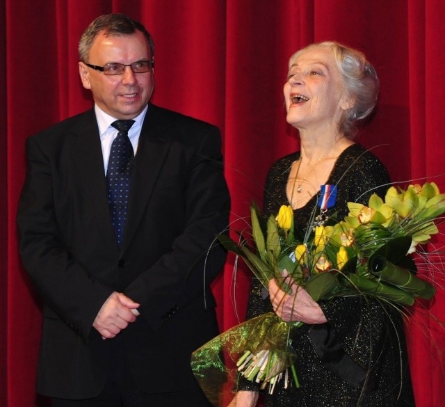 Medalem Gloria Artis została uhonorowana Zofia Bielewicz, nestorka opolskiej sceny, świętująca w tym roku 60-lecie pracy scenicznej.