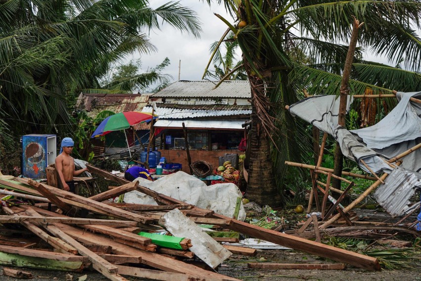 Filipiny: Tajfun Phanfone uderzył w Boże Narodzenie. Zostawił śmierć i zniszczenie [ZDJĘCIA] [WIDEO]