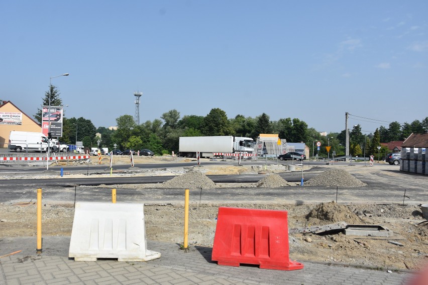 Tarnów. Rozbudowa ulicy Lwowskiej przekroczyła półmetek. Na kierowców czekają jednak kolejne utrudnienia w ruchu [ZDJĘCIA]
