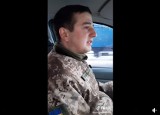 "Nie płacz za mną, jeśli zginę". Ukraiński żołnierz śpiewa, zmierzając na front