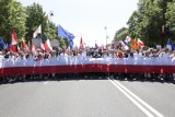 Dziś marsz Tuska w stolicy. Szykują się utrudnienia dla kierowców i pasażerów komunikacji. Pozamykane ulice, zmiany rozkładów