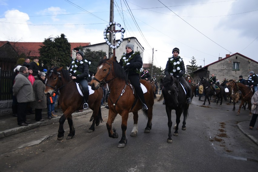 Procesja konna w Ostropie Wielkanoc 2015