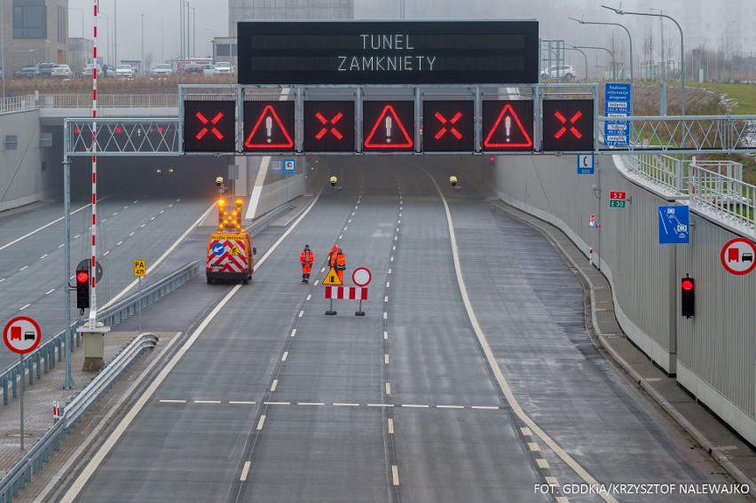 Podobne tablice można zobaczyć też m.in.  na autostradach i...