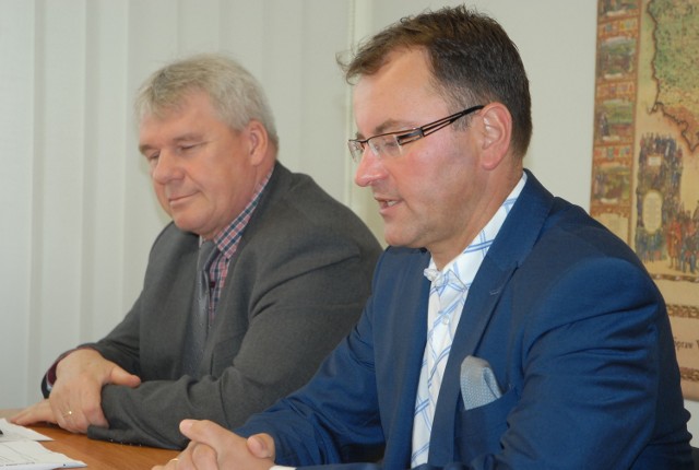 Od lewej: senator Robert Mamątow i poseł Arkadiusz Czartoryski