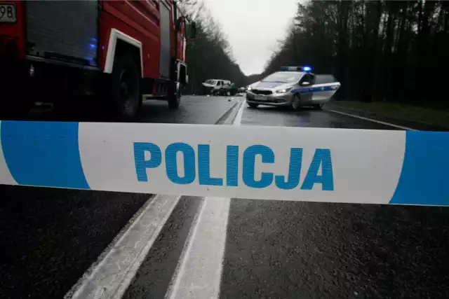 W miejscowości Miechowice w powiecie inowrocławskim na 10 km drogi krajowej nr 25 samochód ciężarowy uderzył w barierki.