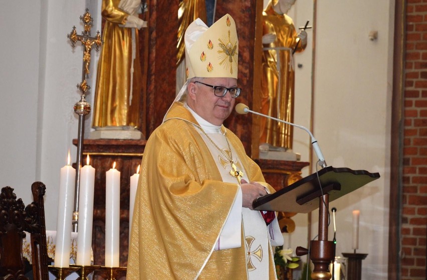 Biskup opolski Andrzej Czaja poinformował wiernych o swojej...