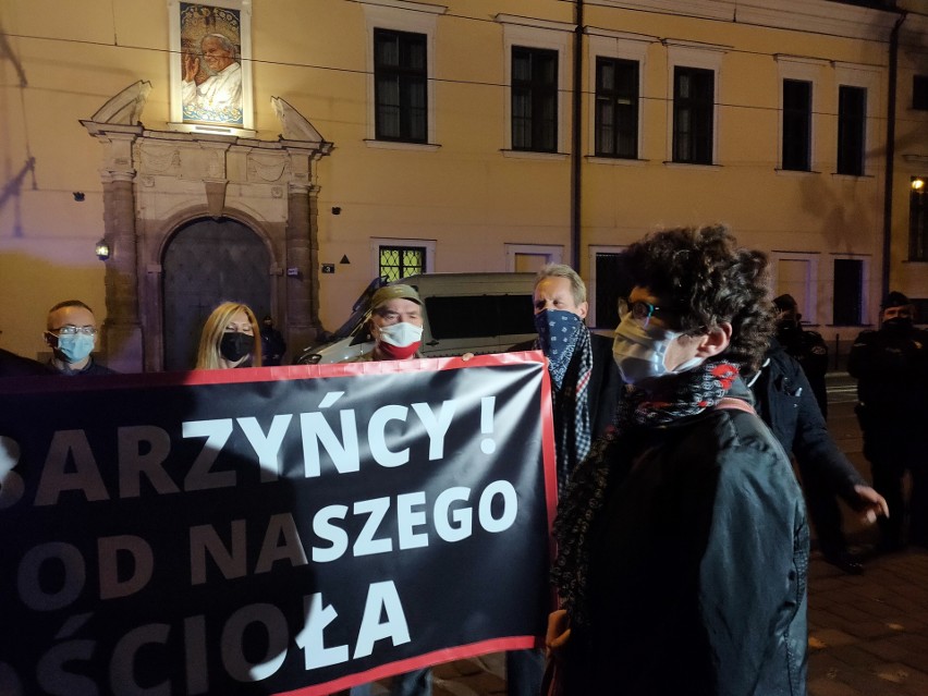 Kraków. Kontrmanifestacja wobec protestów przeciwko wyrokowi TK ws. aborcji. "Brońmy Kościoła" 