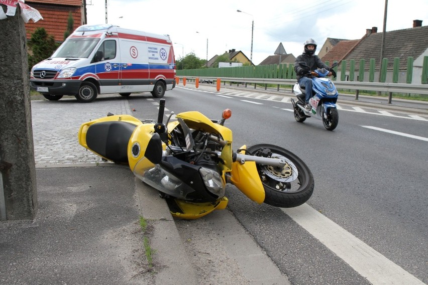 Wypadek na drodze Wrocław - Oleśnica. Zderzenie dwóch motocyklistów (ZDJĘCIA)