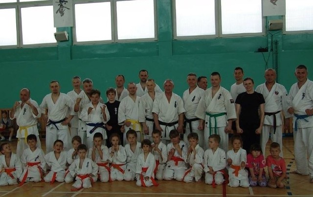 Na treningi Klubu karate Morawica przychodzi spora grupa mieszkańców gminy.
