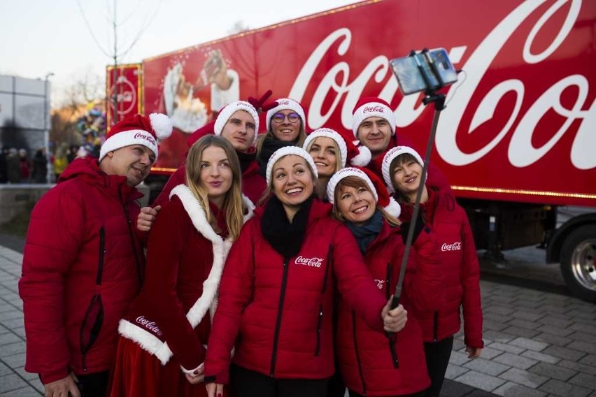 Świąteczna ciężarówka Coca-Coli zaparkowała w Krakowie [ZDJĘCIA, WIDEO]