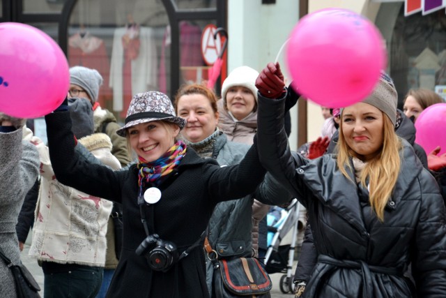 Taniec przeciwko przemocy One Billion Rising w Zielonej Górze.