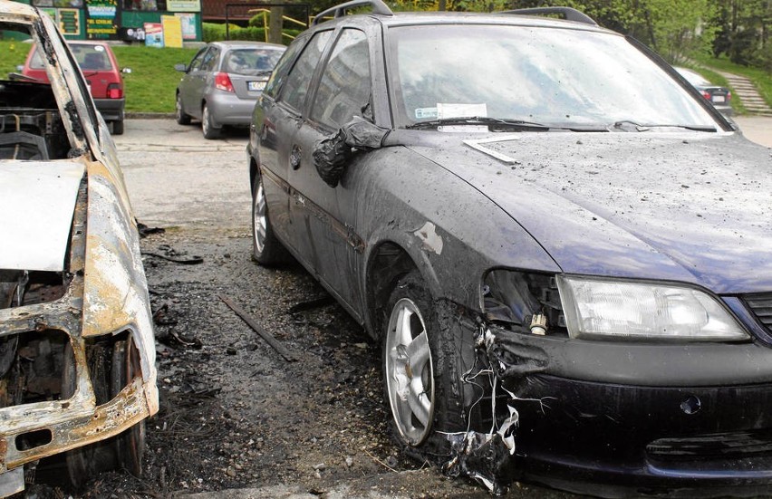 Na os. Młodych w Olkuszu w tym roku spłonęły cztery auta