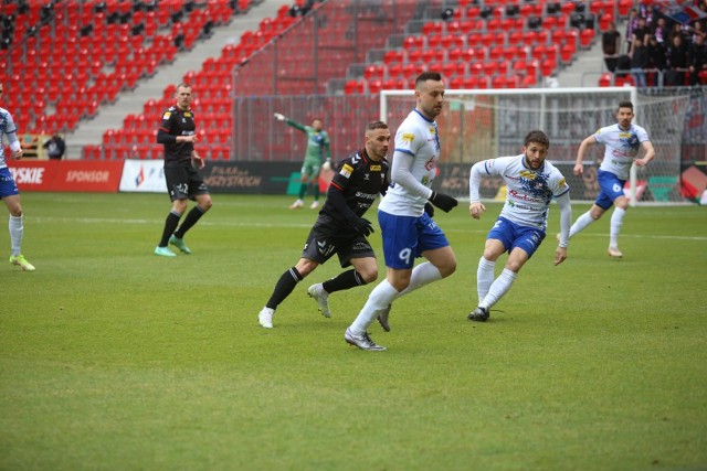 27.02.2022. GKS Tychy - Podbeskidzie Bielsko-Biała.   Zobacz kolejne zdjęcia. Przesuwaj zdjęcia w prawo - naciśnij strzałkę lub przycisk NASTĘPNE