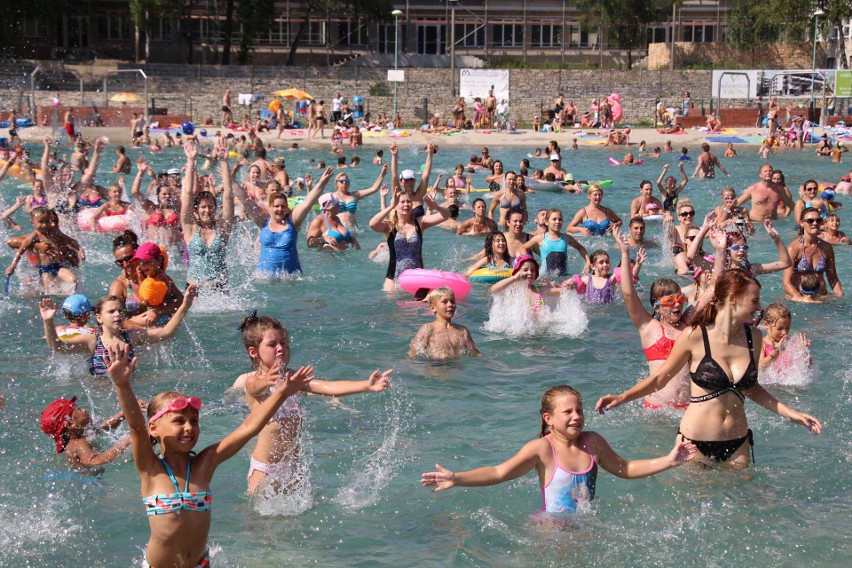 Aqua aerobik i inne atrakcje Kąpieliska Leśnego w Gliwicach ZDJĘCIA