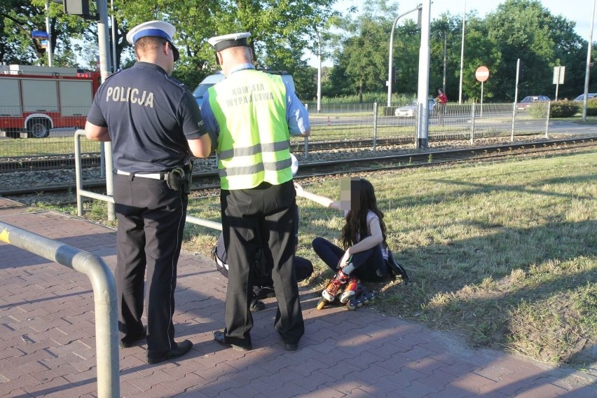Nastolatka na rolkach potrącona przez tramwaj