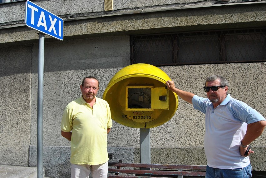 Chrzanów. Taksówkarze walczą o telefon stacjonarny