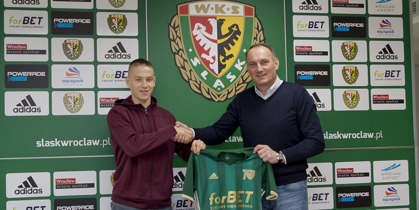 Paweł Kucharczyk jest wychowankiem FC Wrocław Academy. Barwy...