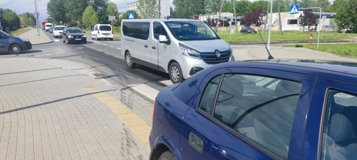 Wypadek w Koszalinie na ulicy Połczyńskiej. Jedna osoba poszkodowana [ZDJĘCIA]