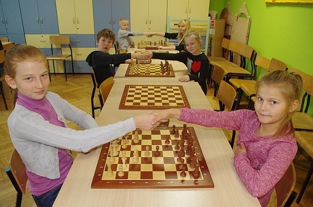 W turnieju juniorów wzięli udział szachiści z Nakła, Szubina i Sadek.  Pierwsze miejsce zdobył Wiktor Wiśniewski (NOK Nakło)