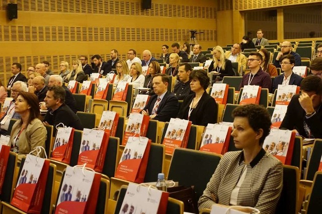 Konstytucja Biznesu, setki ułatwień oraz realnych oszczędności dla przedsiębiorców, Pracownicze Plany Kapitałowe - to tematy, które poruszono podczas konferencji „Prawo do przedsiębiorczości - małe firmy, wielkie zmiany”.