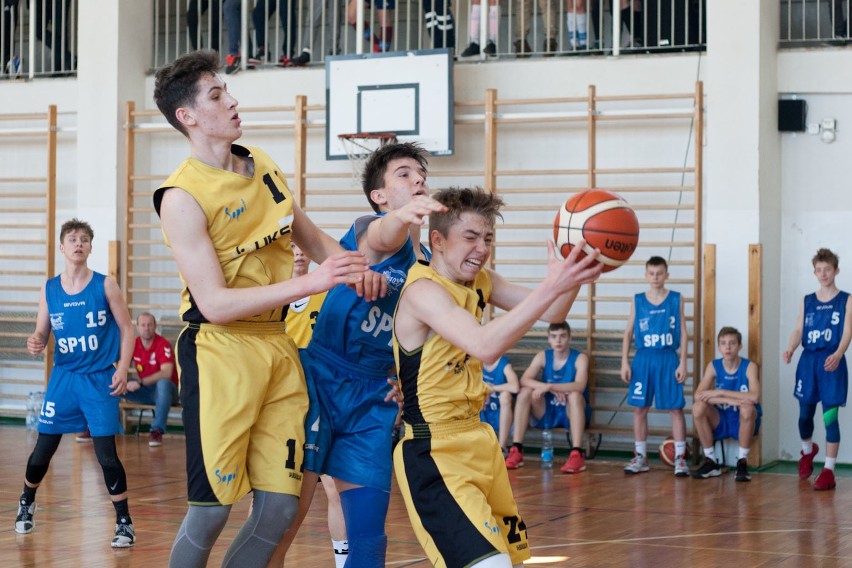 Turniej koszykarski w Szkole Podstawowej nr 10 w Słupsku....
