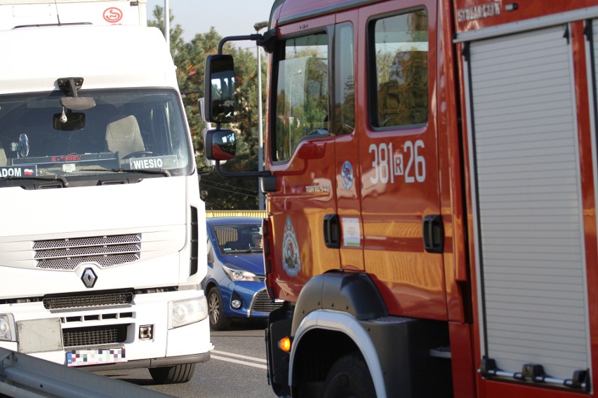 Zderzenie w Tarnobrzegu. Motorowerzysta potrącony przez tira (ZDJĘCIA)