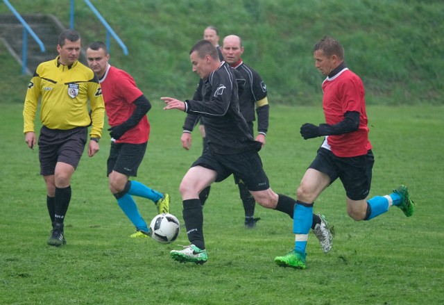 W meczu klasy B Przemyśl, Rada Orzechowce pokonała u siebie Czarnych Bolestraszyce 3:1. Rada Orzechowce – Czarni Bolestraszyce 3:1 (2:1)Bramki: K. Sidor 3, samobójcza 6, T. Sidor 57 - Szybiak.